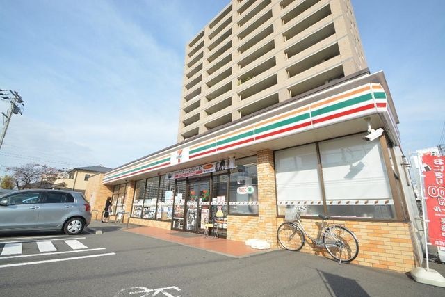 【S-RESIDENCE上飯田駅前のコンビニ】