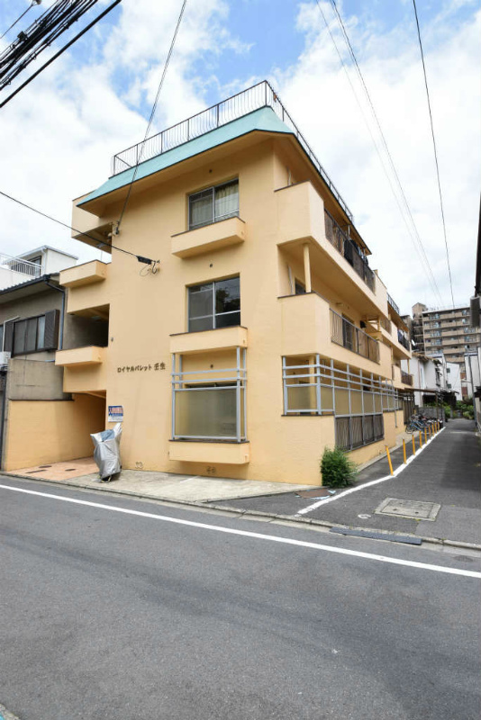 京都市中京区壬生天池町のマンションの建物外観