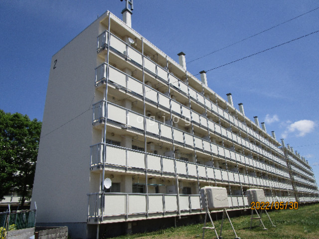 札幌市北区新川六条のマンションの建物外観