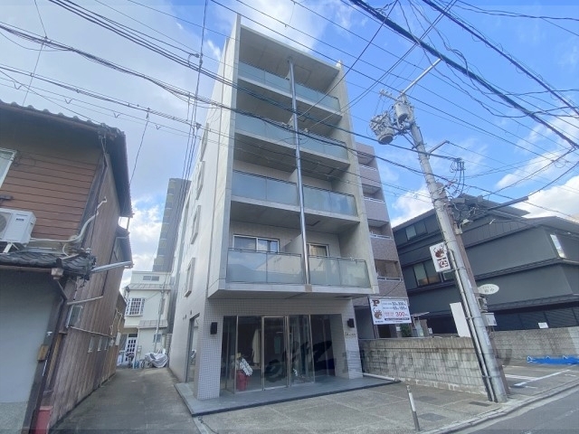 京都市下京区塗師屋町のマンションの建物外観