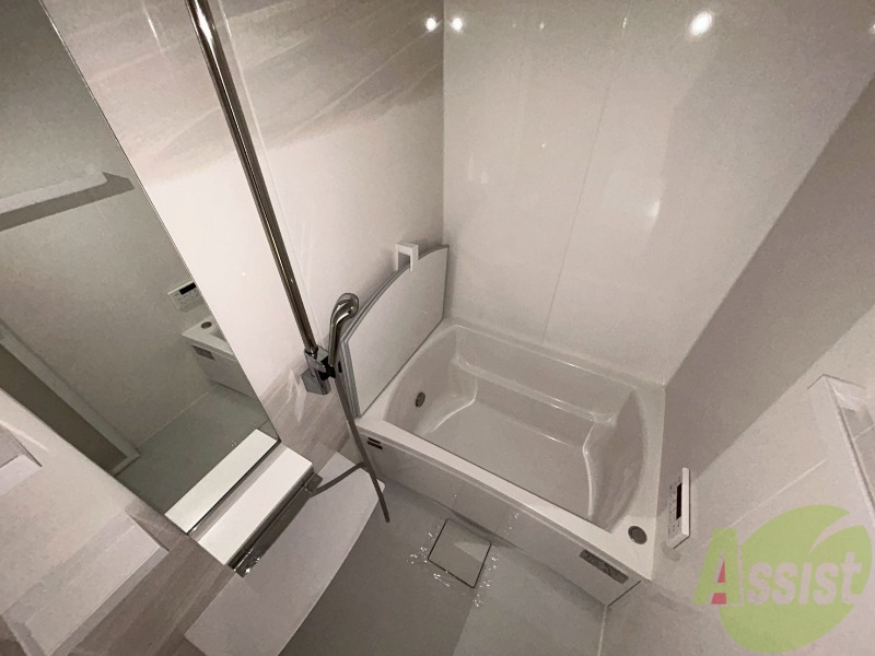 バス・シャワールーム　浴槽があり、ゆっくり湯船に浸かることが出来ます。