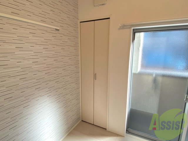 収納　お部屋の収納はこちら、クローゼットですねー