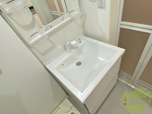 洗面設備　洗面化粧台は脱衣所内に、身だしなみはこちらで