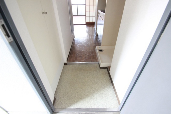 玄関　※別号室の写真です