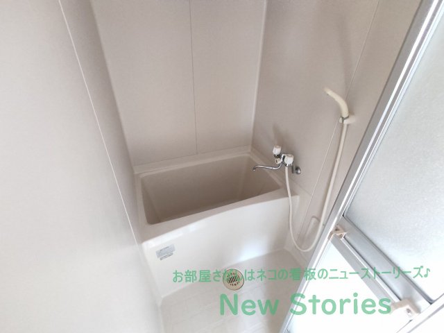 バス・シャワールーム　コンパクトで使いやすいお風呂です