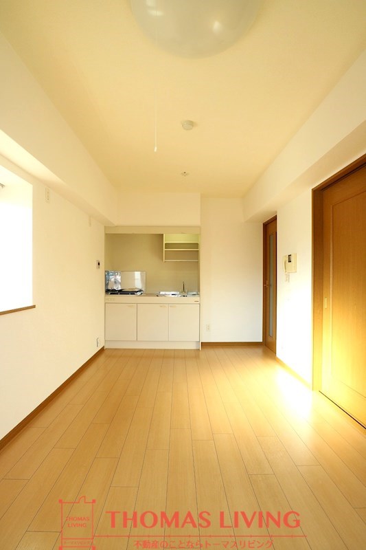 居室・リビング　写真は別号室です。