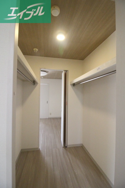 収納　ウォークスルークローゼット