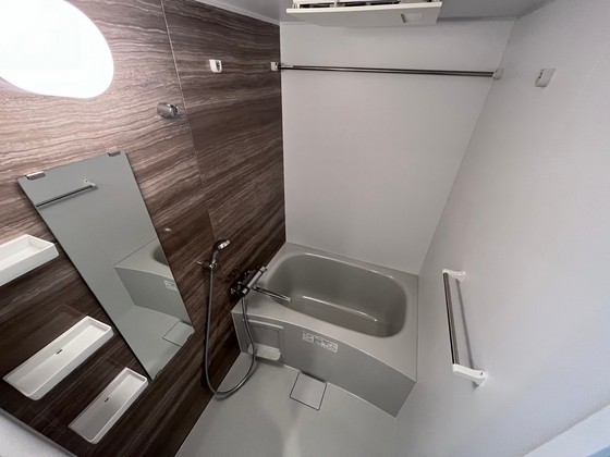 バス・シャワールーム　※別部屋の写真です