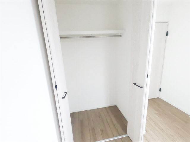 収納　洋室には奥行きのあるクローゼット付き