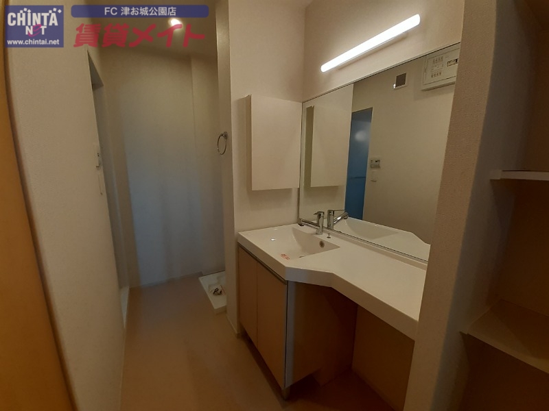 洗面設備　同一物件の別部屋の写真です