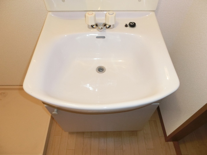 洗面設備　明るい洗面所です