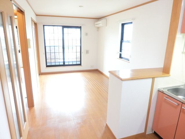 居室・リビング　10.2帖の広々したリビングでゆったり過ごせます