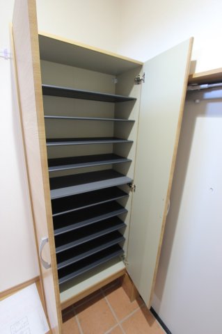 収納　色・仕様は現状優先です。