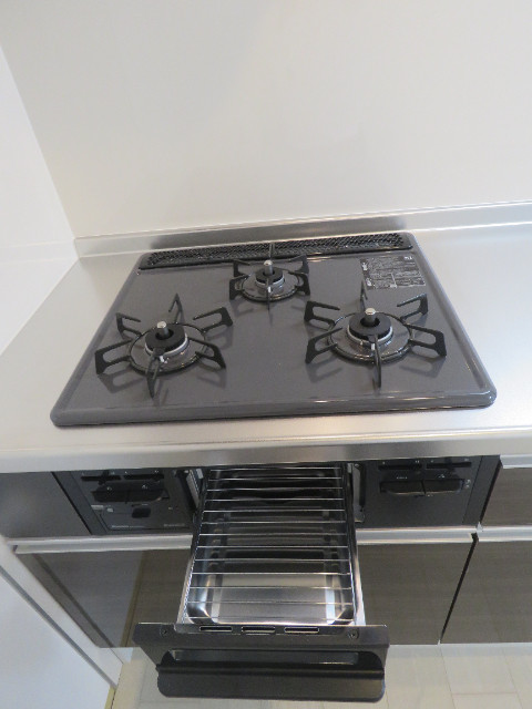 その他設備　システムキッチンの３口グリル