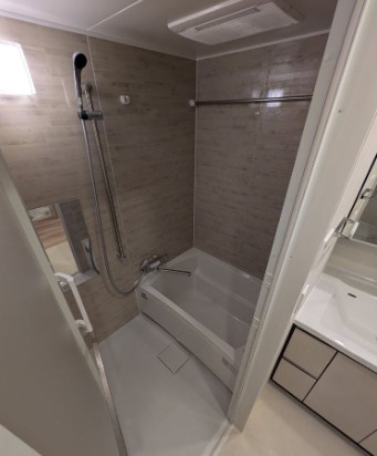 バス・シャワールーム　落ち着いた空間のお風呂です