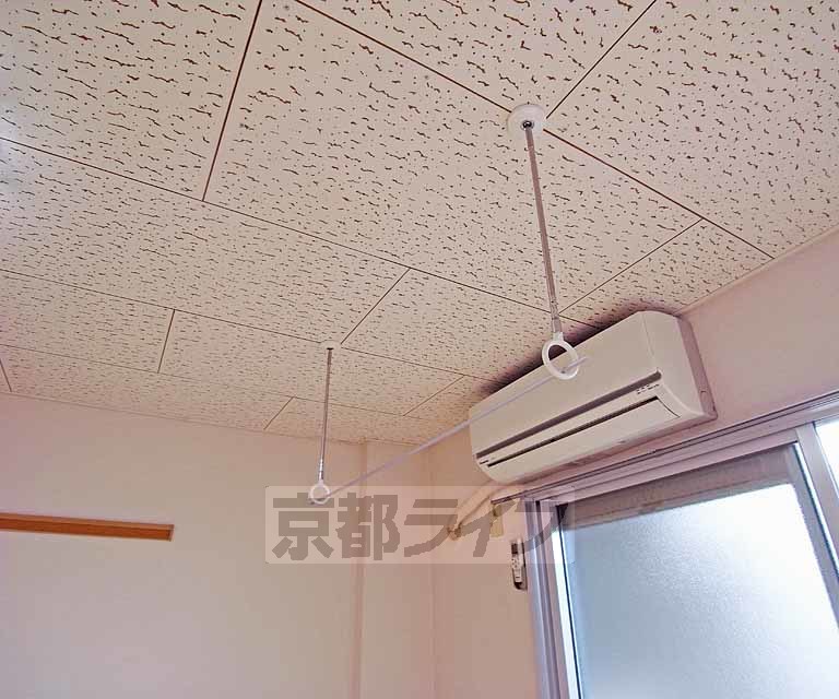 その他設備　部屋干し用の竿もこちら