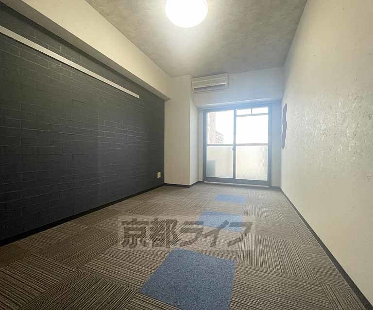 居室・リビング　落ち着いた雰囲気のお部屋です