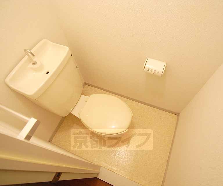 トイレ　タオルかけもございます