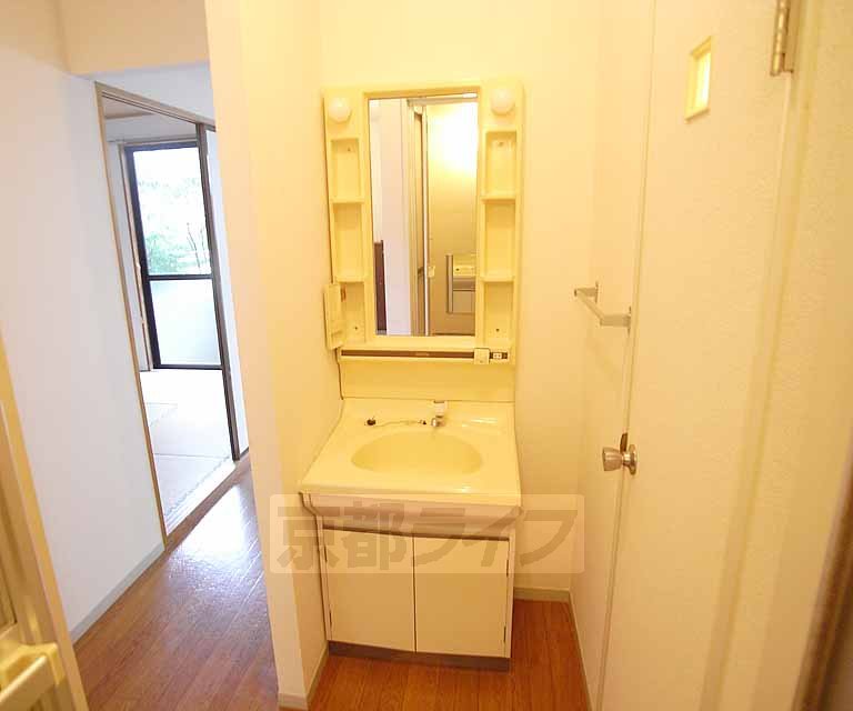 洗面設備　毎朝身だしなみをチェック！