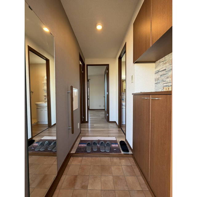 玄関　玄関ホールでプライベート空間を守ります♪