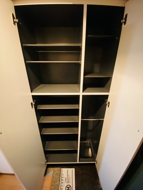 玄関　モデルルームです