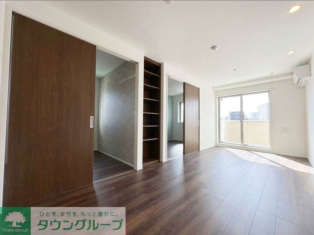 居室・リビング　※同間取り別号室写真（床建具の色が異なる場合有）