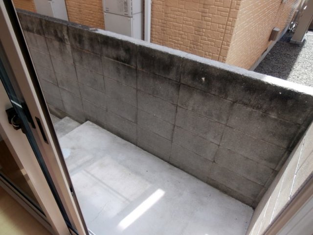 バルコニー　同仕様：テラス