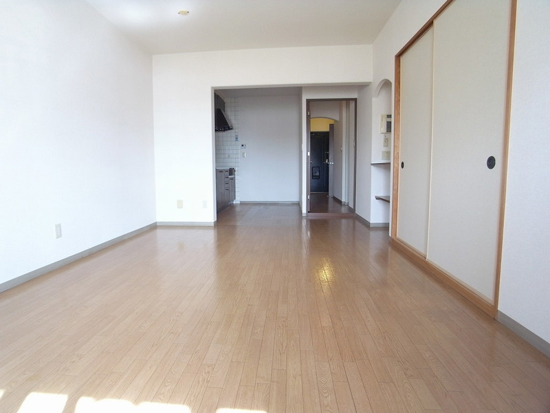 居室・リビング　※別号室の写真です