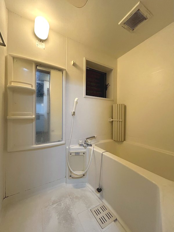 バス・シャワールーム　窓付き！