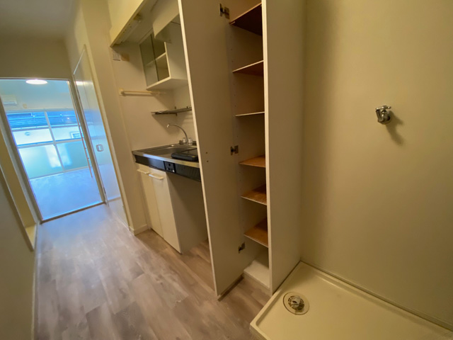 玄関　シューズボックス、洗濯機置き場