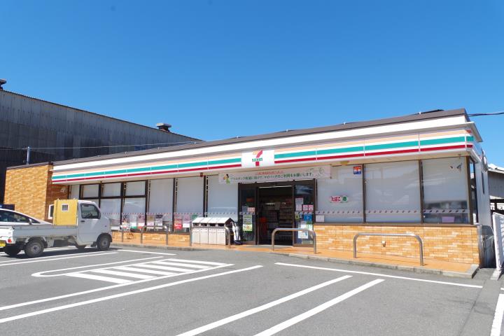 コンビニ　セブンイレブン　横須賀内川１丁目（コンビニ）まで501m