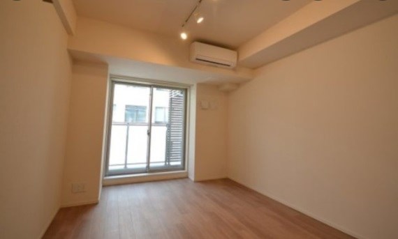 居室・リビング　内見予約受付中、お気軽にお問い合わせください。