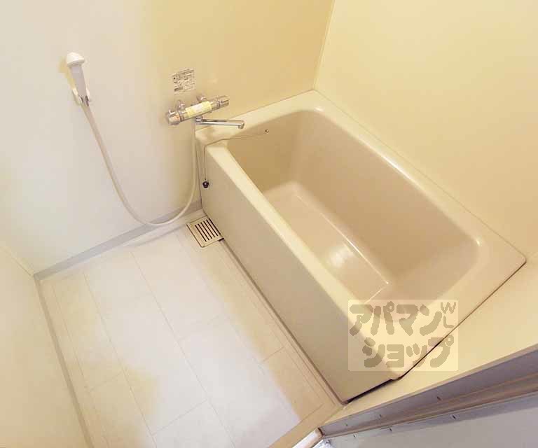 バス・シャワールーム　バスルームです。