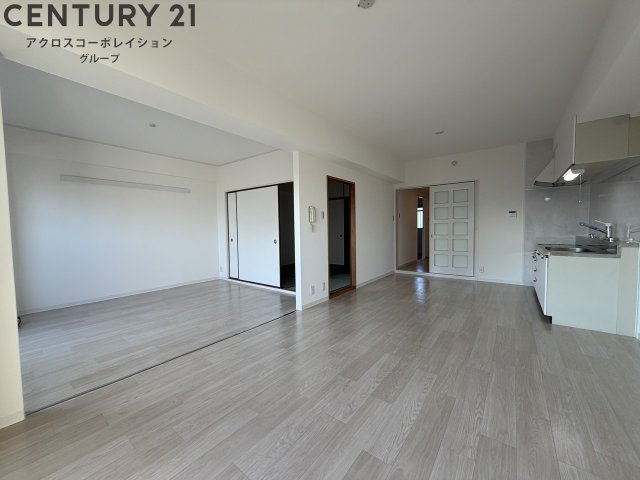 居室・リビング　明るいリビング