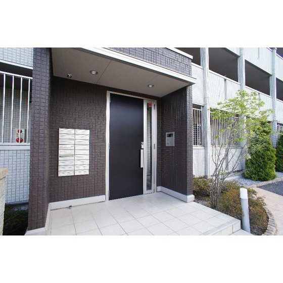 その他　共用エントランスにはオートロックあり