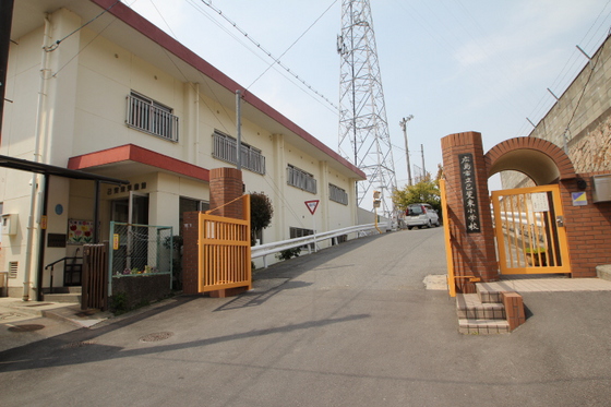 小学校　広島市立己斐東小学校（小学校）まで695m