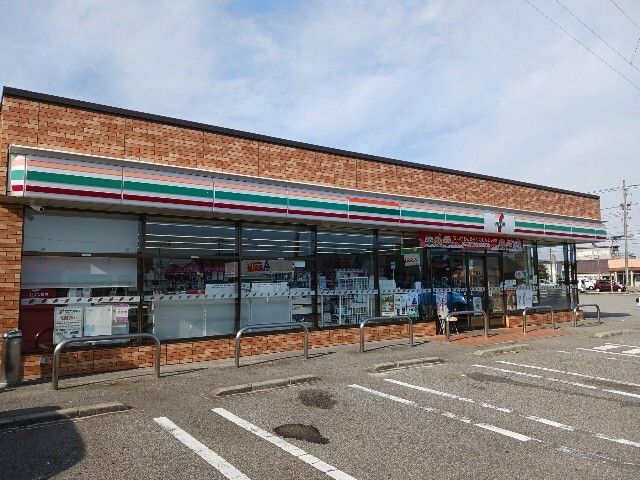 コンビニ　セブンイレブン高岡蓮花寺店（コンビニ）まで550m