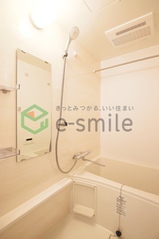 バス・シャワールーム　コンパクトで使いやすいお風呂です