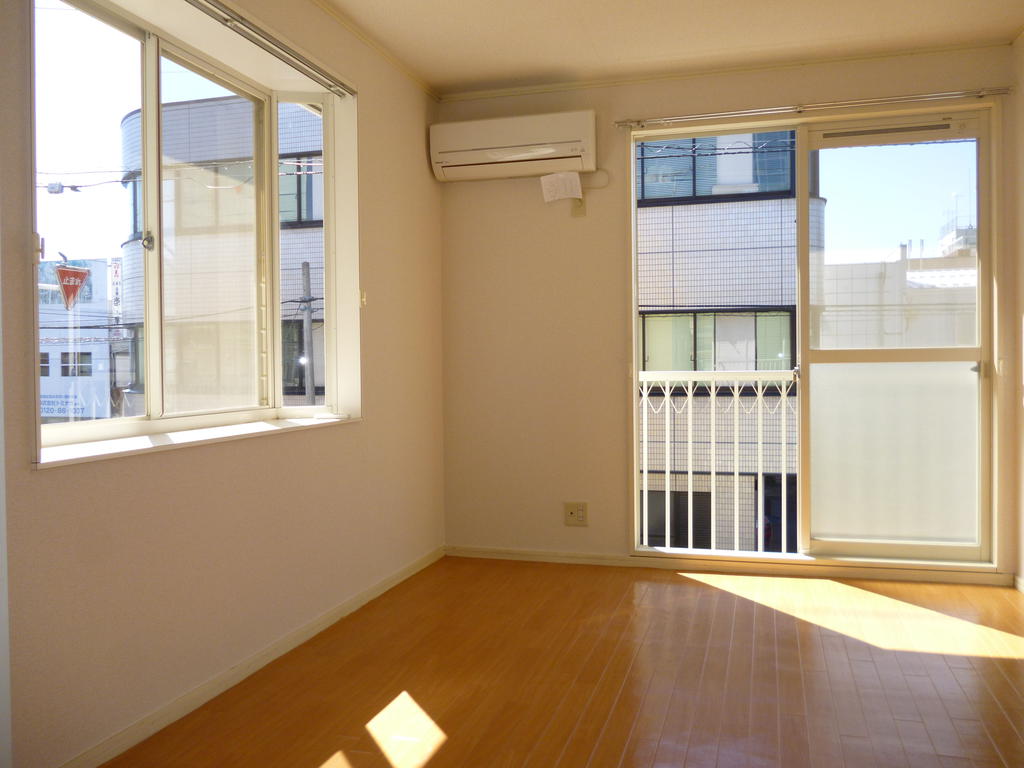 居室・リビング　南向で陽当たり良好　　リビング（洋室）6帖