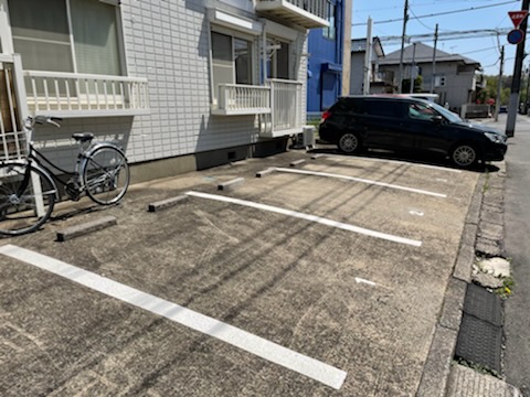 駐車場　敷地内駐車場　　駐輪スペース（バイク駐車も相談可）