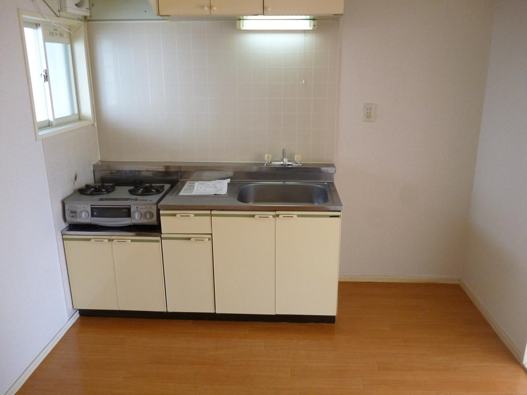 キッチン　横窓付で換気良好　2口コンロ設置可キッチン