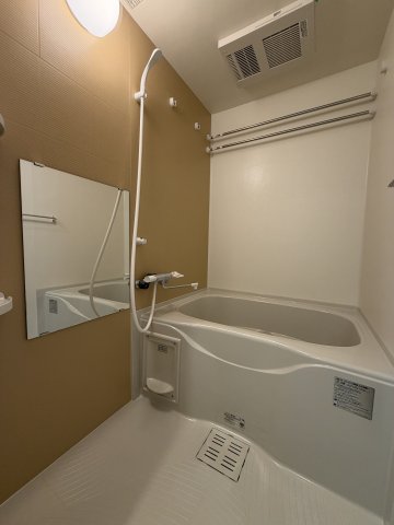 バス・シャワールーム　コンパクトで使いやすいお風呂です