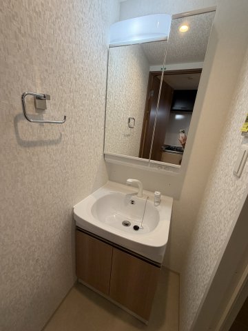 洗面設備　独立洗面台で身支度をすべて済ませてしまいましょう