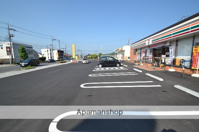 コンビニ　セブンイレブン（コンビニ）まで228m