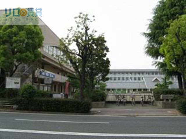小学校　伊丹市立伊丹小学校（小学校）まで597m