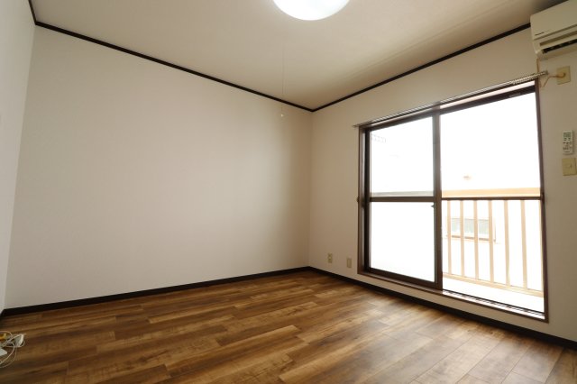 居室・リビング　ゆったり過ごせる居間です