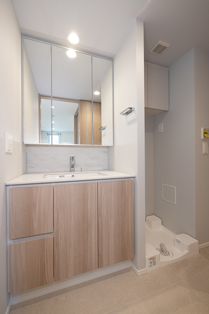 洗面設備　※写真は同タイプ住戸です。