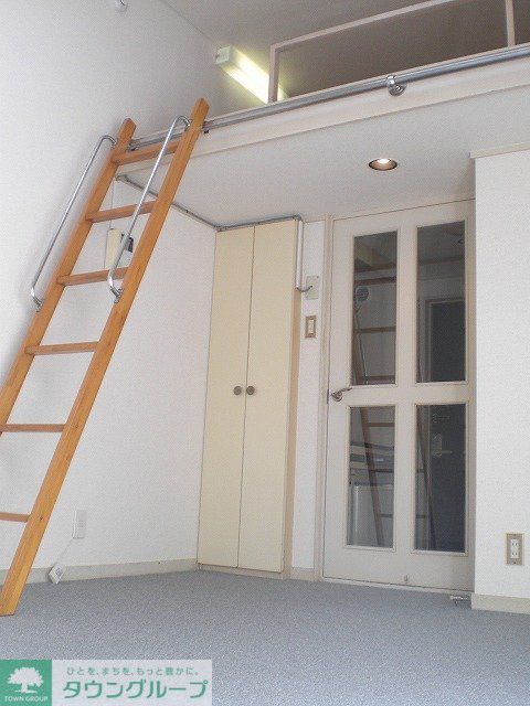 収納　居室によって床材が違う可能性がございます。