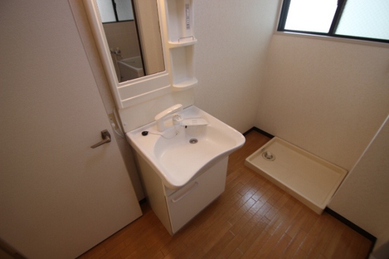洗面設備　※他号室の写真です。