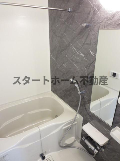 バス・シャワールーム　コンパクトで使いやすいお風呂です